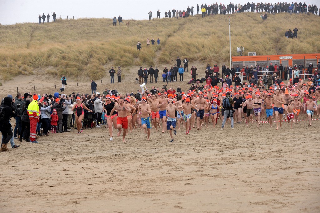 ../Images/Nieuwjaarsduik Nederzandt 2017 021.jpg